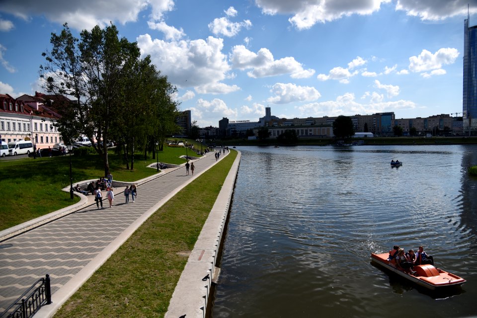 4402_Embankment_of_the_Svislač_River_in_Minsk_May_2019