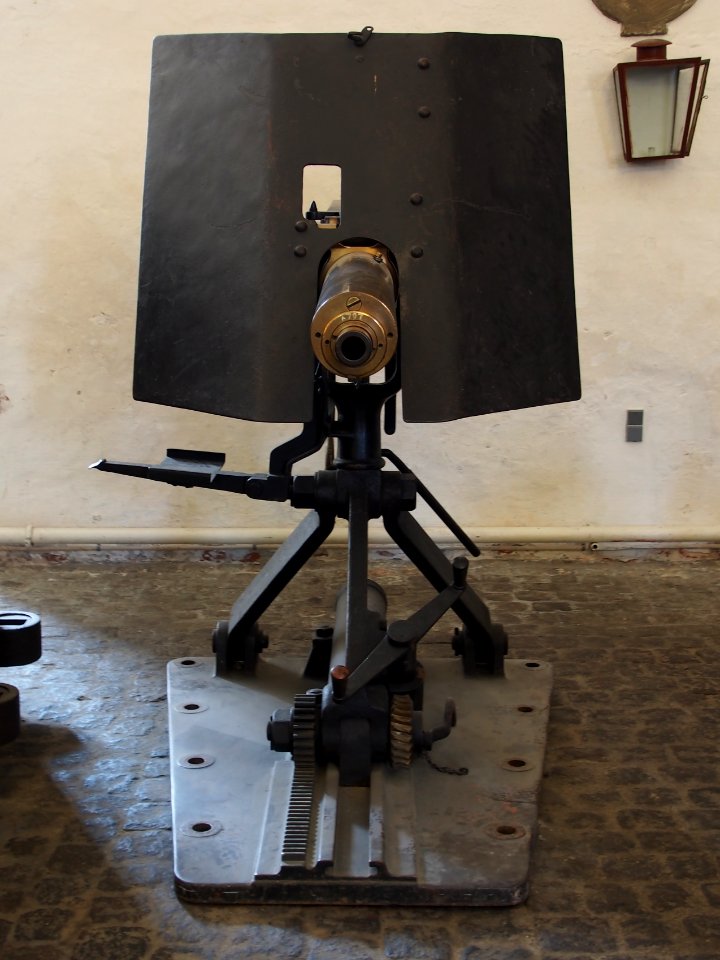 40mm_Automatic_Cannon_at_the_Royal_Danish_Arsenal_Museum_(Copenhagen)