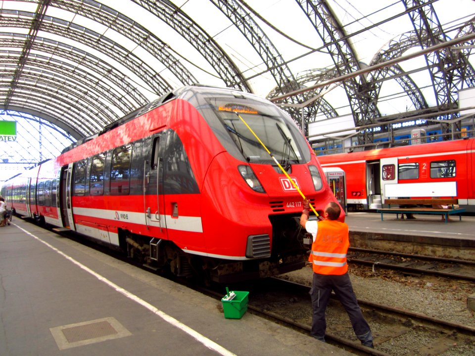 442_117_(617)_Dresden_Hauptbahnhof