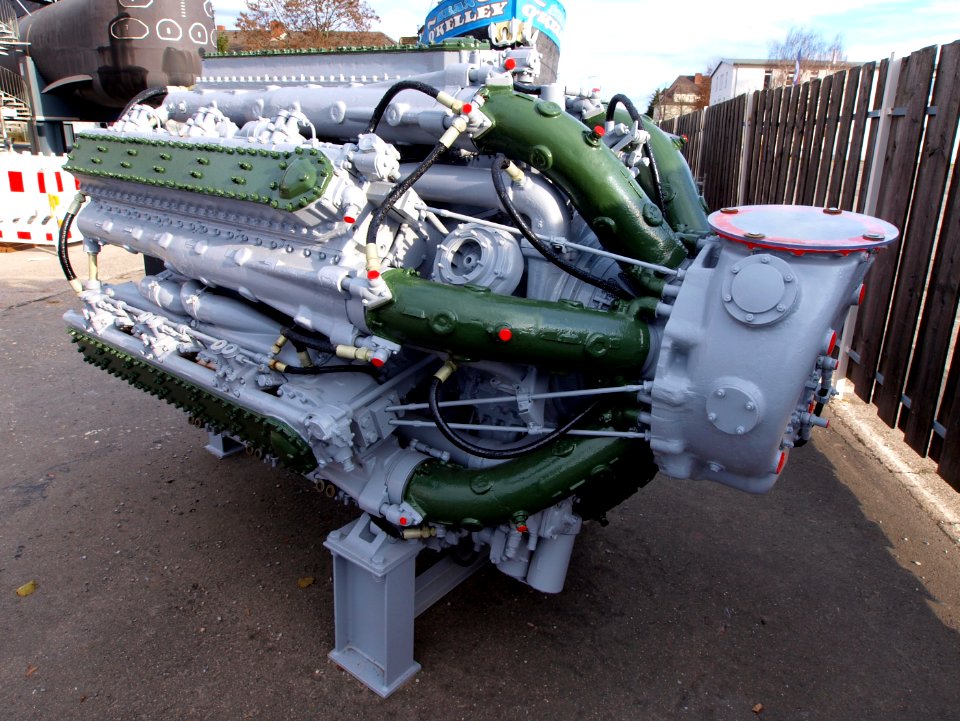 4000hp_Stern-Reihen_Dieselmotor_M503_pic3