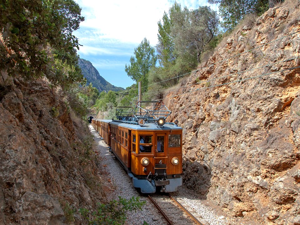 4,_Spain,_Balearic_Islands,_Majorca,_Bunyola_-_Mirador_del_Pujol_d'en_Banya_stretch_(Trainpix_165572)