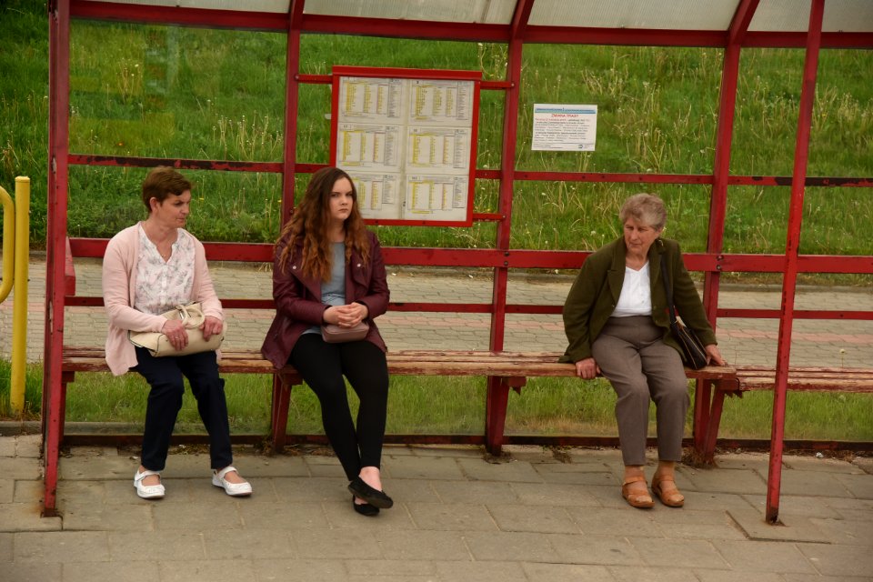 4032_people_Bialystok_bus_stop_May_2019