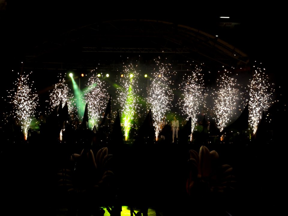 4-daagse_Nijmegen_2011_Vlaggenparade_30,_podium,_vuurwerk