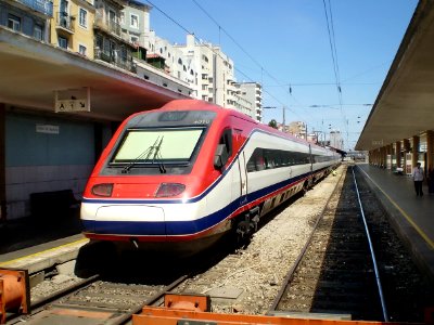 4010,_Португалия,_станция_Лиссабон-Санта-Аполония_(Trainpix_92940)