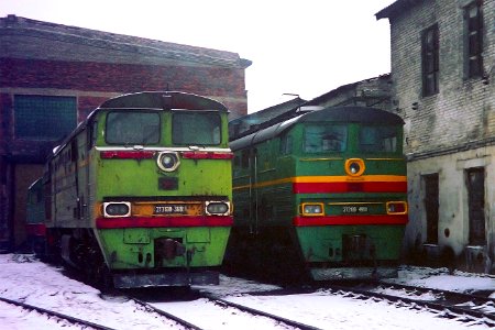 2ТЭ10В-3681,_Россия,_Саратовская_область,_депо_Ершов_(Trainpix_147870)