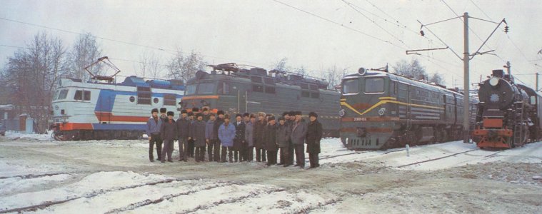 2ТЭ10Л-122,_Russia,_Sverdlovsk_region,_Krasnoufimsk_depot_(Trainpix_153108)