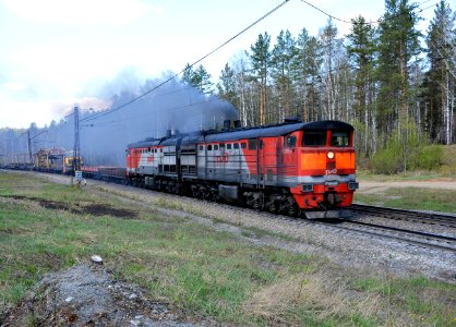 2ТЭ10М-3094,_Россия,_Челябинская_область,_перегон_Бердяуш_-_Тундуш_(Trainpix_162390)