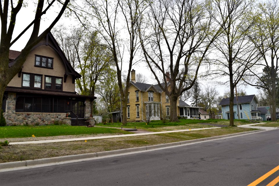 400_block_of_Mulberry_St.,_Lake_Mills,_WI