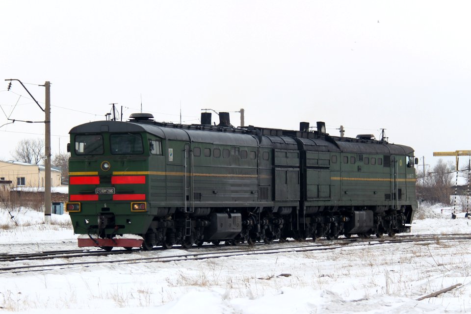 2ТЭ10М-2882,_Kazakhstan,_Karaganda_region,_Karaganda-Sorting_station_(Trainpix_188304)