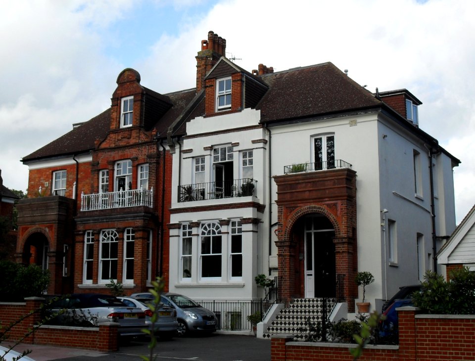 3_and_4_Preston_Park_Avenue,_Preston_Park,_Brighton_(August_2010)