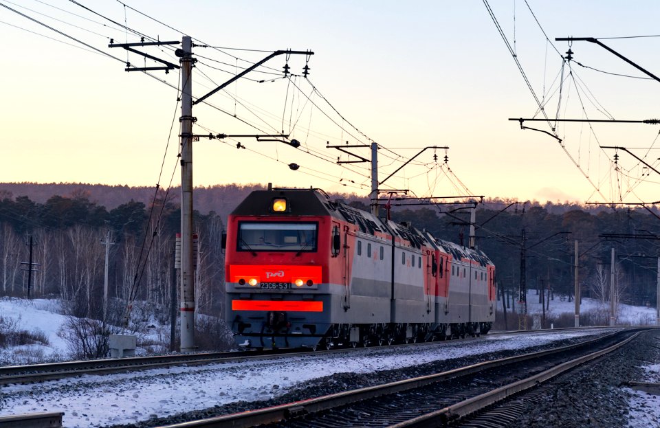 2ЭС6-531,_Russia,_Chelyabinsk_region,_Floysovaya_-_Miass-I_stretch_(Trainpix_184976)