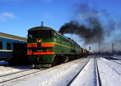 2ТЭ10В-4401,_Россия,_Нижегородская_область,_станция_Ужовка_(Trainpix_87816)