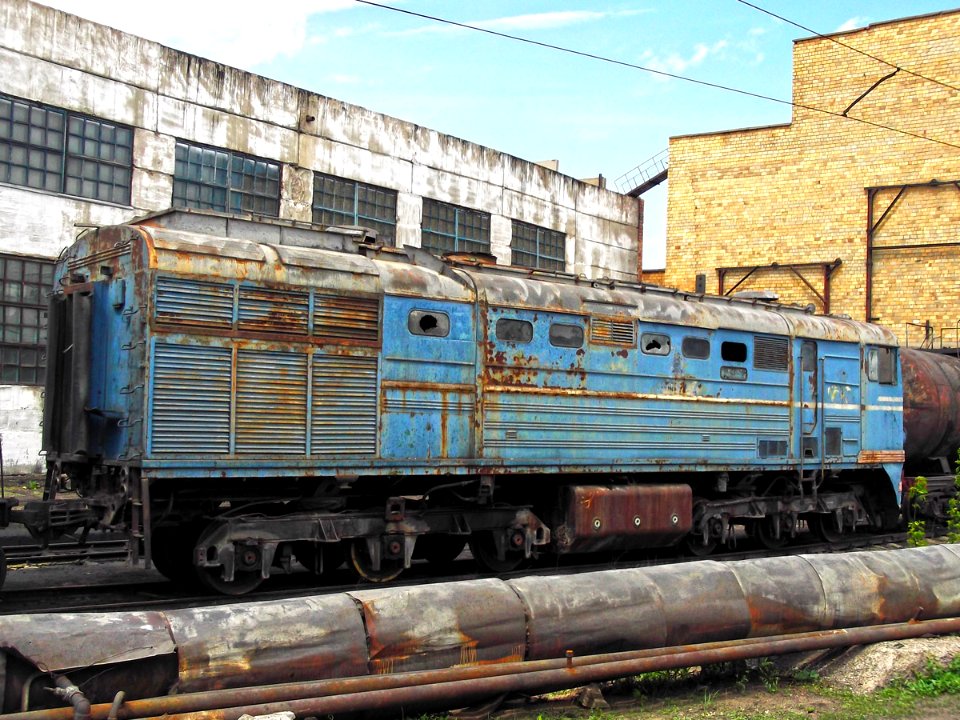2TE10L-2636_(side_and_back)