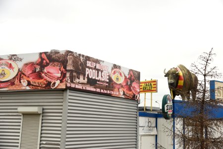 4052_Meat_shop_in_Bialystok_next_to_the_main_bus_station._May_2019