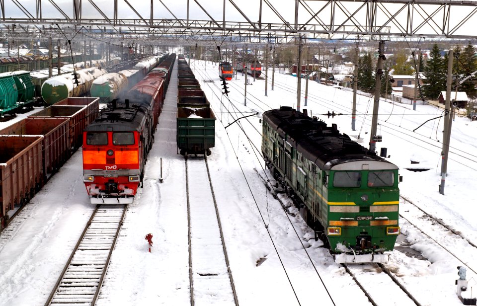 2ТЭ10М-2948,_Россия,_Башкортостан,_станция_Кандры_(Trainpix_145824)