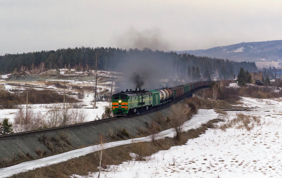 2ТЭ10М-3296,_Russia,_Chelyabinsk_region,_Miass-II_-_Ustinovo_stretch_(Trainpix_191653)