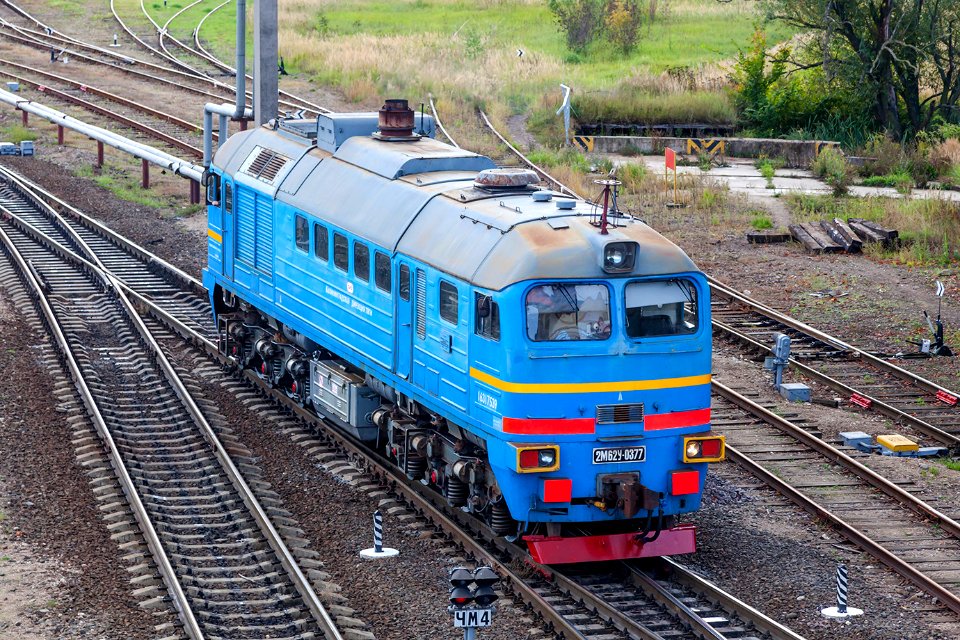 2М62У-0377,_Россия,_Калининградская_область,_станция_Калининград-Сортировочный_(Trainpix_145142)