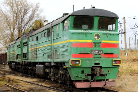 2ТЭ10М-3642,_Kazakhstan,_Karaganda_region,_Karaganda_depot_(Trainpix_145144)