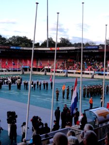 4-daagse_Nijmegen_2011_Vlaggenparade_07,_vlag_hijsen