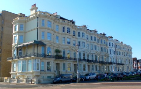 2–8_Medina_Terrace,_Kingsway,_Hove_(NHLE_Code_1298644)_(July_2012)