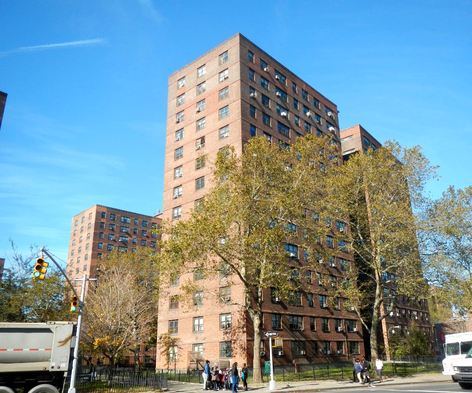 2d_Av_103_St_Washington_NYCHA_jeh