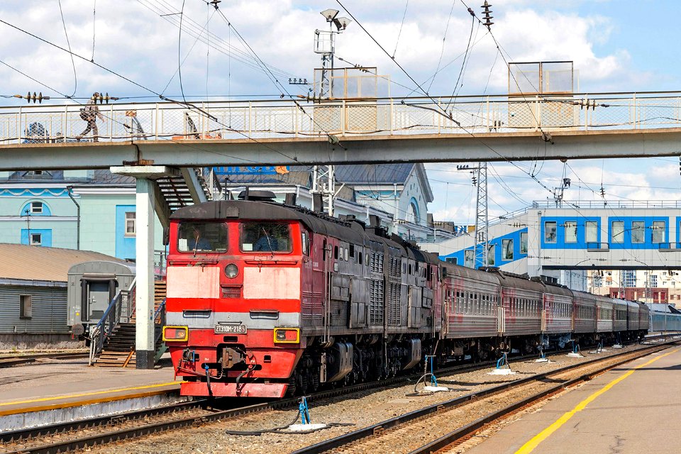 2ТЭ10М-2185,_Russia,_Kirov_region,_Kirov_station_(Trainpix_197942)