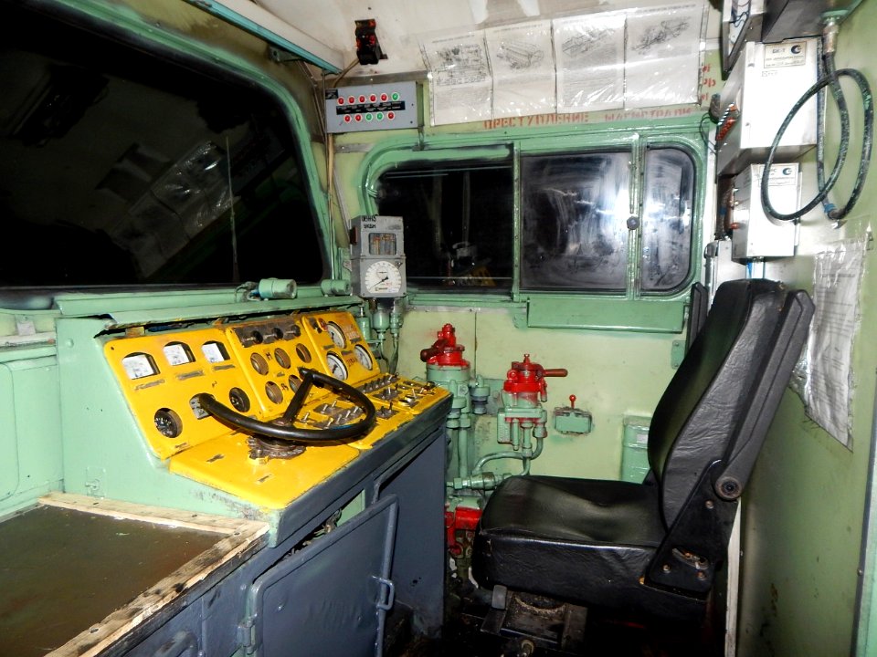 2ТЭ10М-2154,_Россия,_Самарская_область,_станция_Сызрань_(Trainpix_210976)