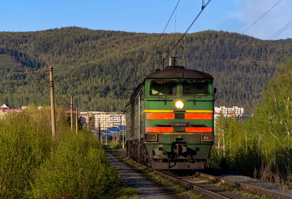 2ТЭ10М-3297,_Russia,_Chelyabinsk_region,_Miass-II_-_Miass-I_stretch_(Trainpix_162424)