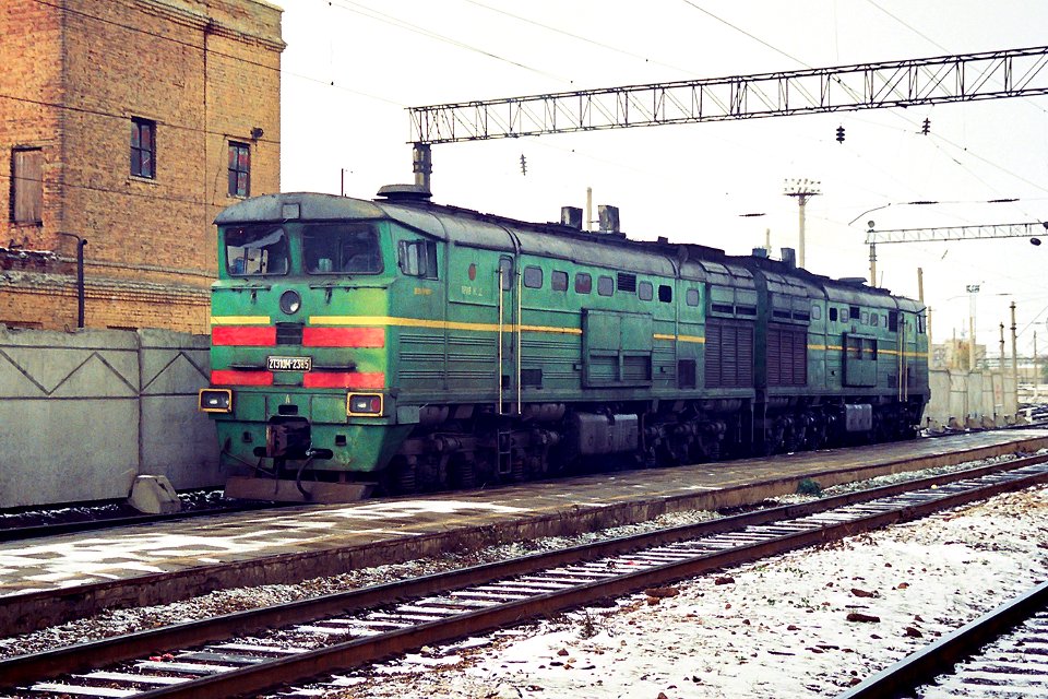 2ТЭ10М-2385,_Russia,_Saratov_region,_Saratov-II_Railway_station_(Trainpix_156044)