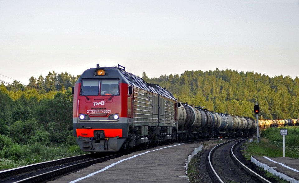 2TE25KM-0071,_Valutino_station
