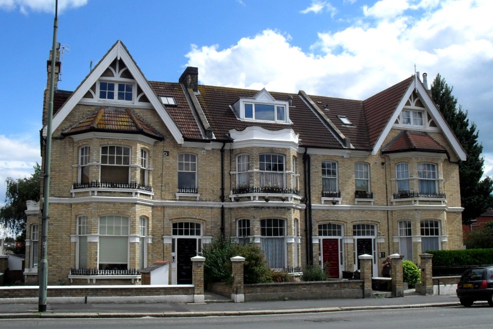 29–33_Sackville_Road,_Hove_(August_2010)