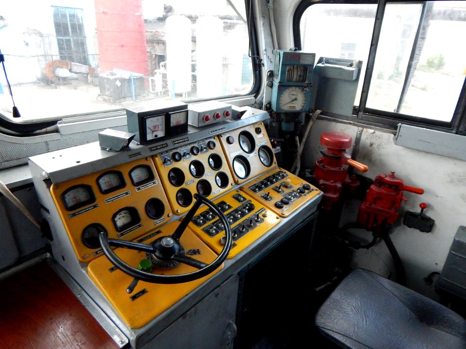 2ТЭ10М-3006,_Россия,_Самарская_область,_станция_Сызрань_(Trainpix_172574)