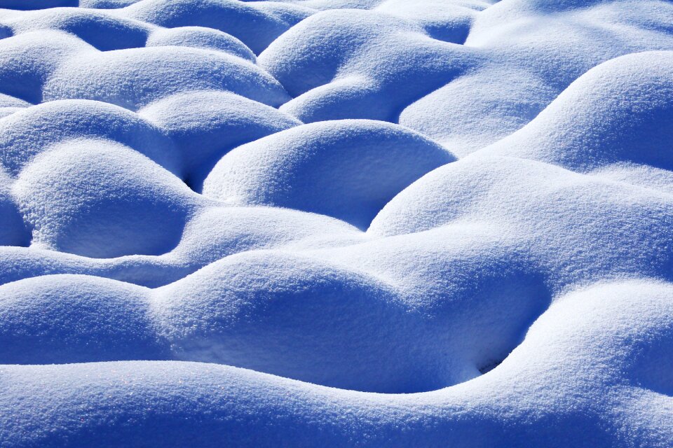 Snow light and shadow color