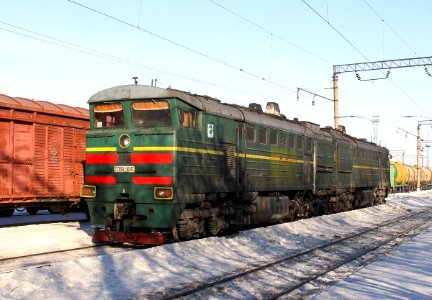 2ТЭ10У-0047,_Казахстан,_Карагандинская_область,_станция_Караганда-Сортировочная_(Trainpix_215489)