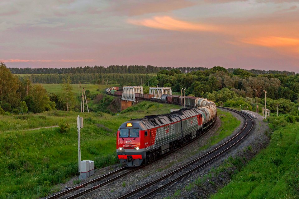 2ТЭ25КМ-0186,_Russia,_Tula_region,_Venyov_-_Mordves_stretch_(Trainpix_200203)