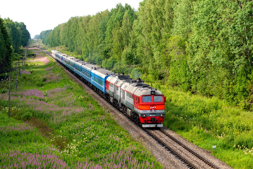 2М62У-0007,_Russia,_Smolensk_region,_Volosta-Pyatnitsa_-_Vyazma-Bryanskaya_stretch_(Trainpix_174429)