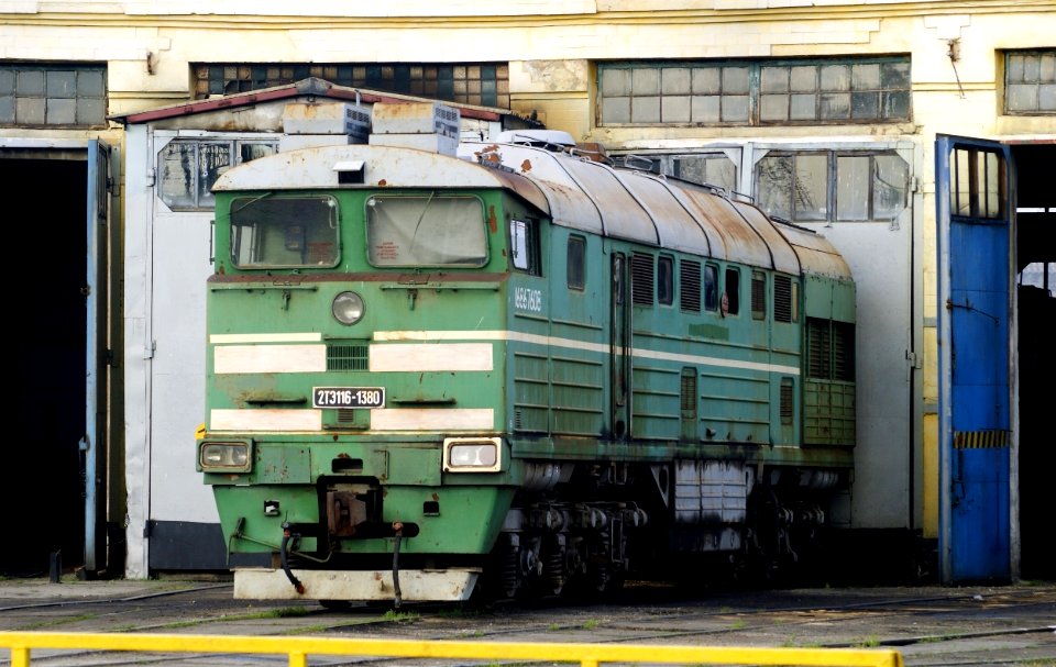 2ТЭ116-1380,_Россия,_Белгородская_область,_депо_Старый_Оскол_(Trainpix_135138)