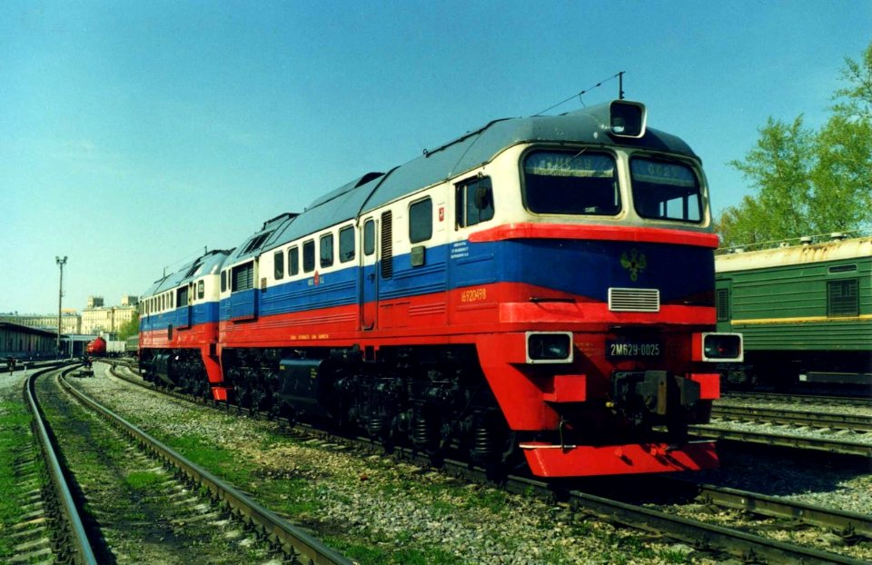 2М62У-0025,_Russia,_Moscow,_Kanatchikovo_station_(Trainpix_148719)