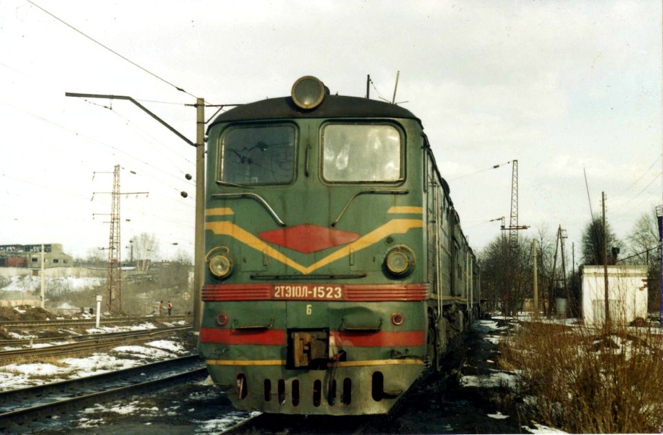 2ТЭ10Л-1523,_Россия,_Владимирская_область,_станция_Ковров-I_(Trainpix_208405)