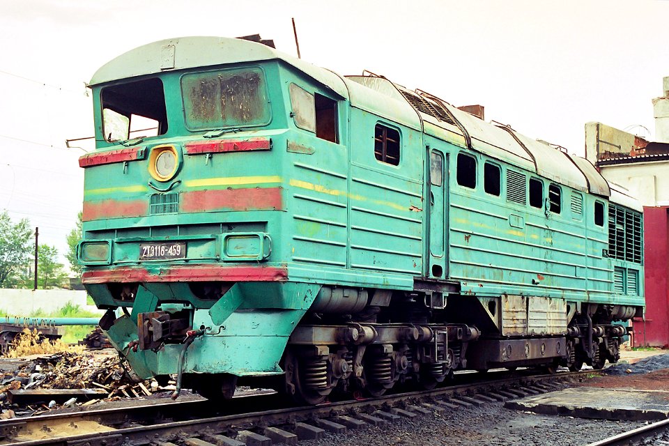 2ТЭ116-459,_Russia,_Volgograd_region,_depot_named_after_Maxim_Gorky_(Trainpix_163799)