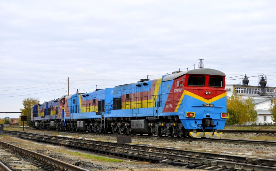 2ТЭ10МК-2087,_Russia,_Orenburg_region,_Sol-Iletsk_depot_(Trainpix_178677)