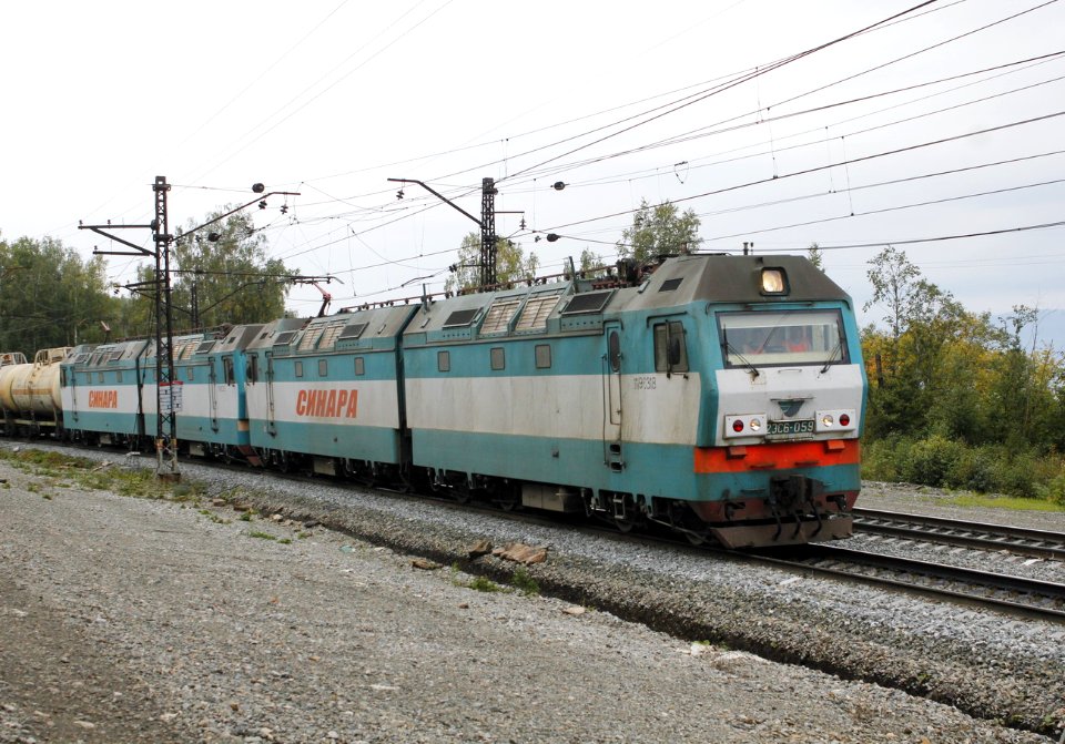 2ЭС6-059,_Russia,_Chelyabinsk_region,_Urzhumka_-_Zlatoust_stretch_(Trainpix_142176)
