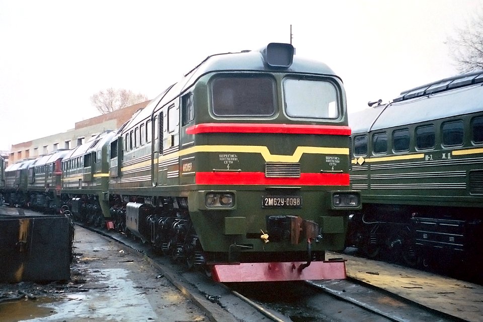 2М62У-0098,_Украина,_Полтавская_область,_Полтавский_тепловозоремонтный_завод_(Trainpix_147342)