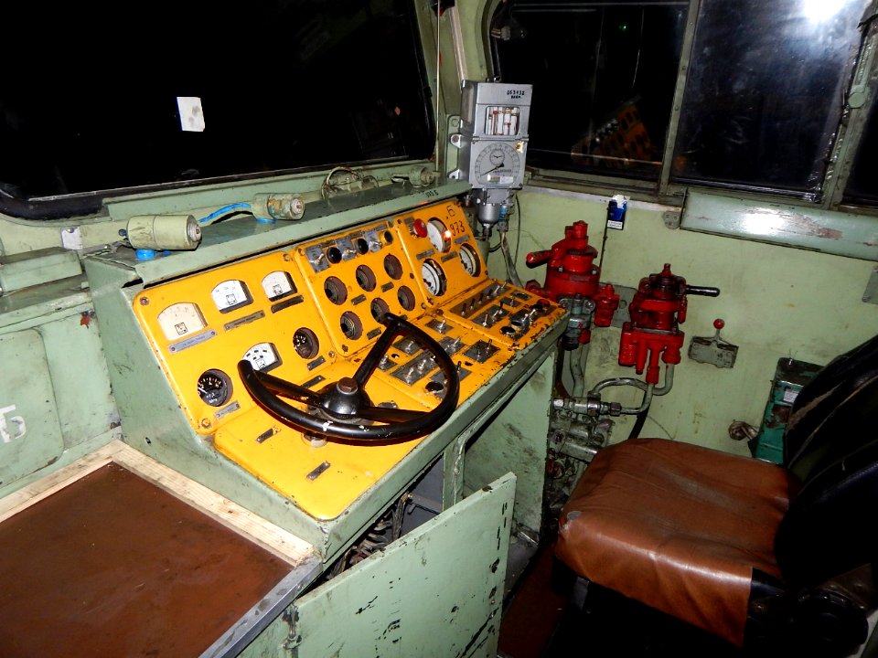 2ТЭ10М-0973,_Россия,_Самарская_область,_станция_Переволоки_(Trainpix_187187)