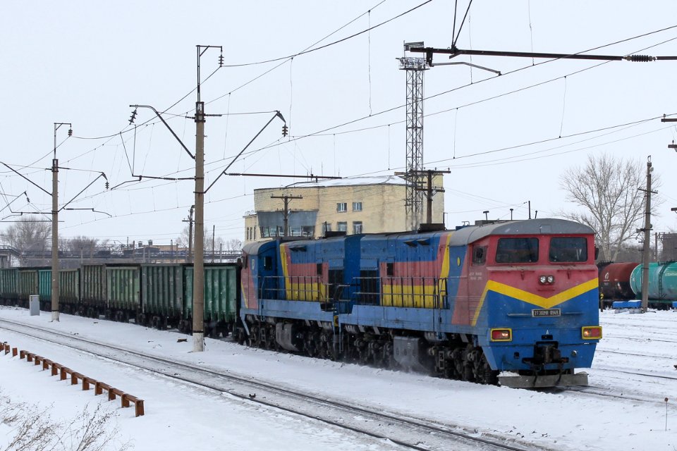 2ТЭ10МК-0949,_Kazakhstan,_Karaganda_region,_Karaganda-Sorting_station_(Trainpix_153986)