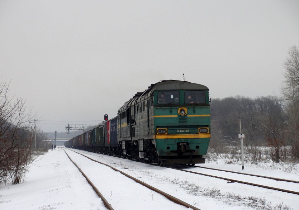 2ТЭ116-063,_Украина,_Донецкая_область,_станция_Кальмиус_(Trainpix_214977)