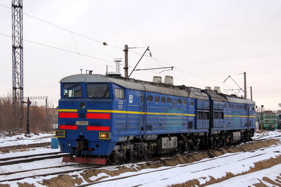 2ТЭ10М-3675,_Казахстан,_Карагандинская_область,_депо_Караганды_(Trainpix_211107)