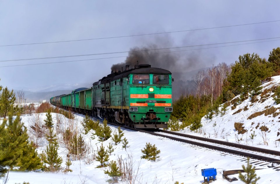 2ТЭ10М-2633,_Russia,_Chelyabinsk_region,_Miass-II_-_Ustinovo_stretch_(Trainpix_192343)