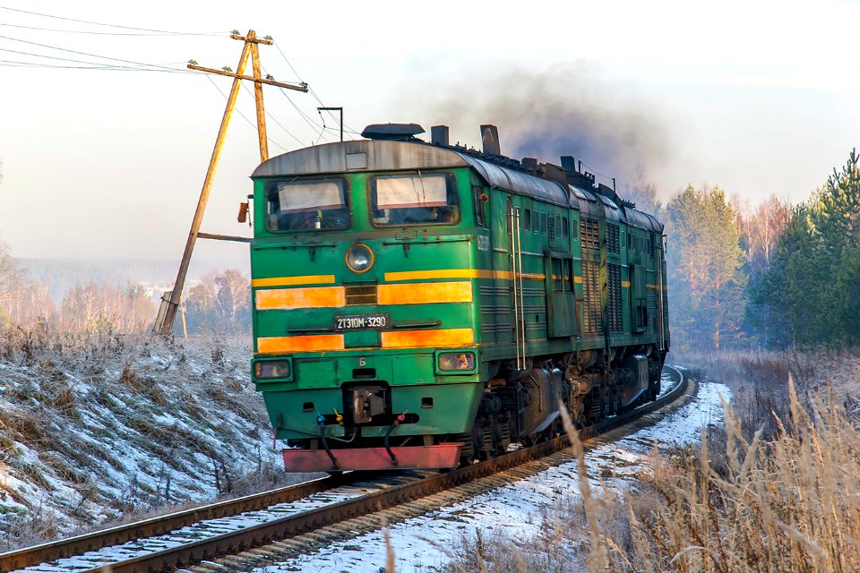 2ТЭ10М-3290,_Russia,_Vladimir_region,_Selivanovo_-_Bezlesnaya_stretch_(Trainpix_158023)