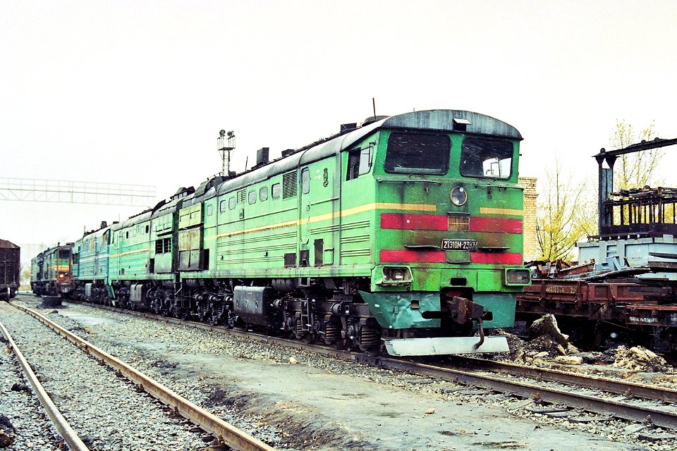 2ТЭ10М-2387,_Russia,_Volgograd_region,_Petrov_Val_depot_(Trainpix_155945)
